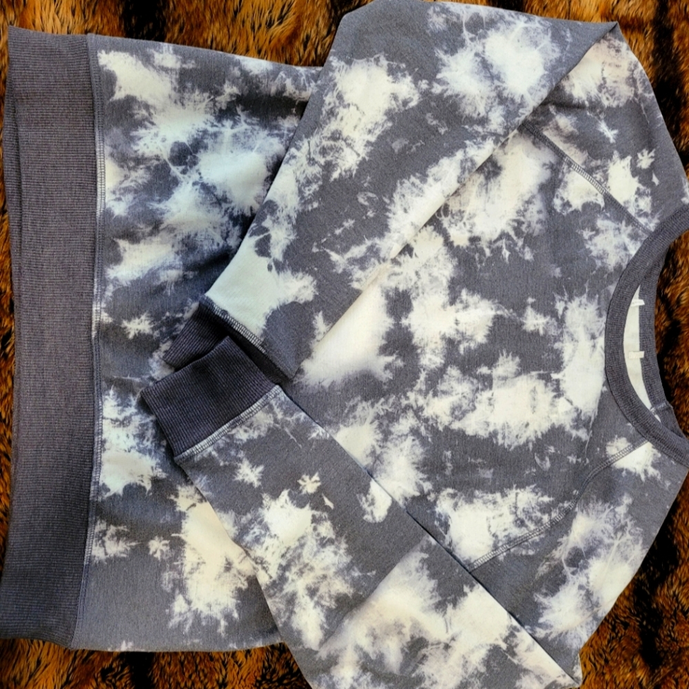 Gray tiedye Sweater Medium